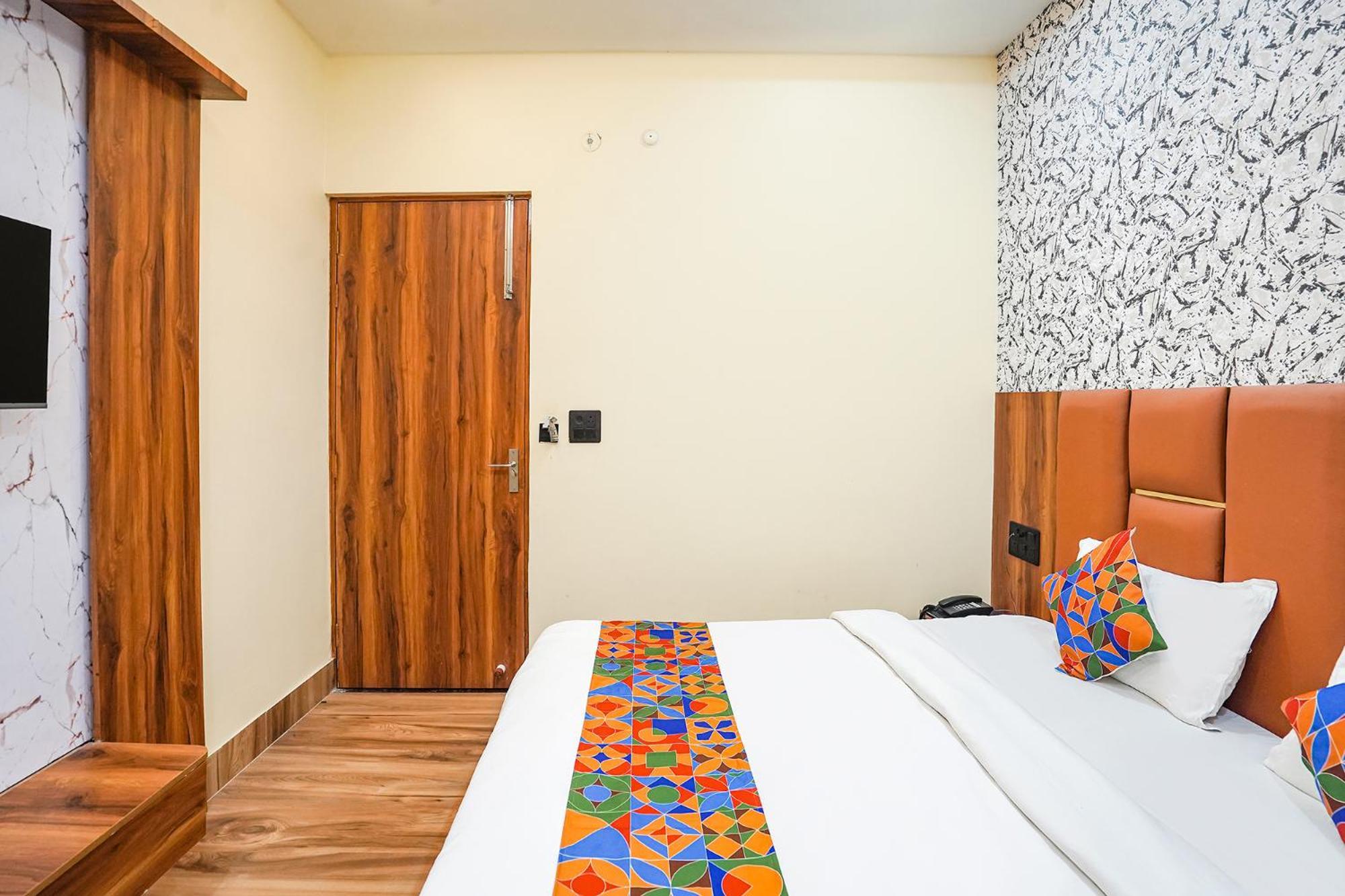 Fabhotel The Vrindavan Inn Bagian luar foto