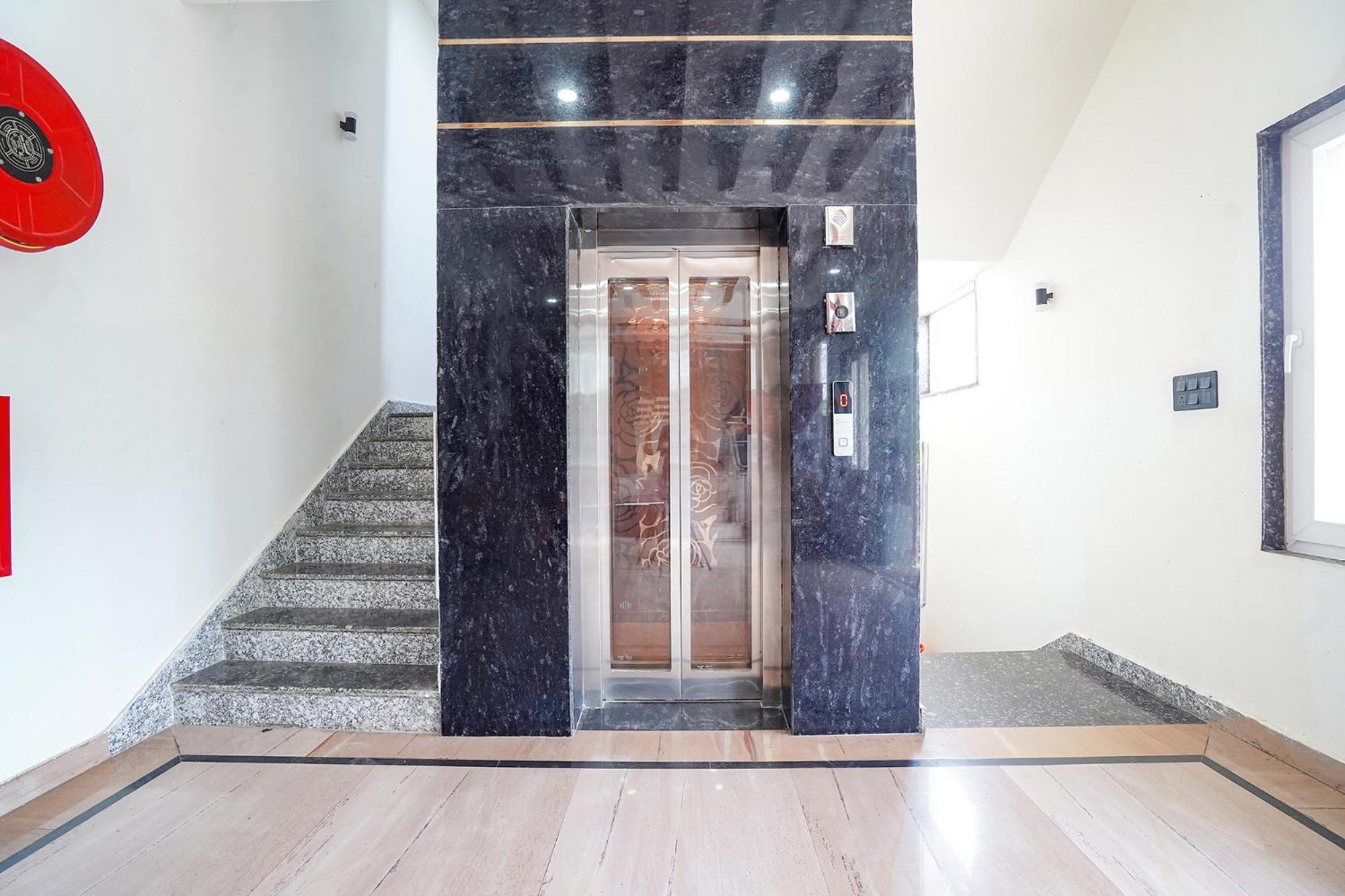 Fabhotel The Vrindavan Inn Bagian luar foto