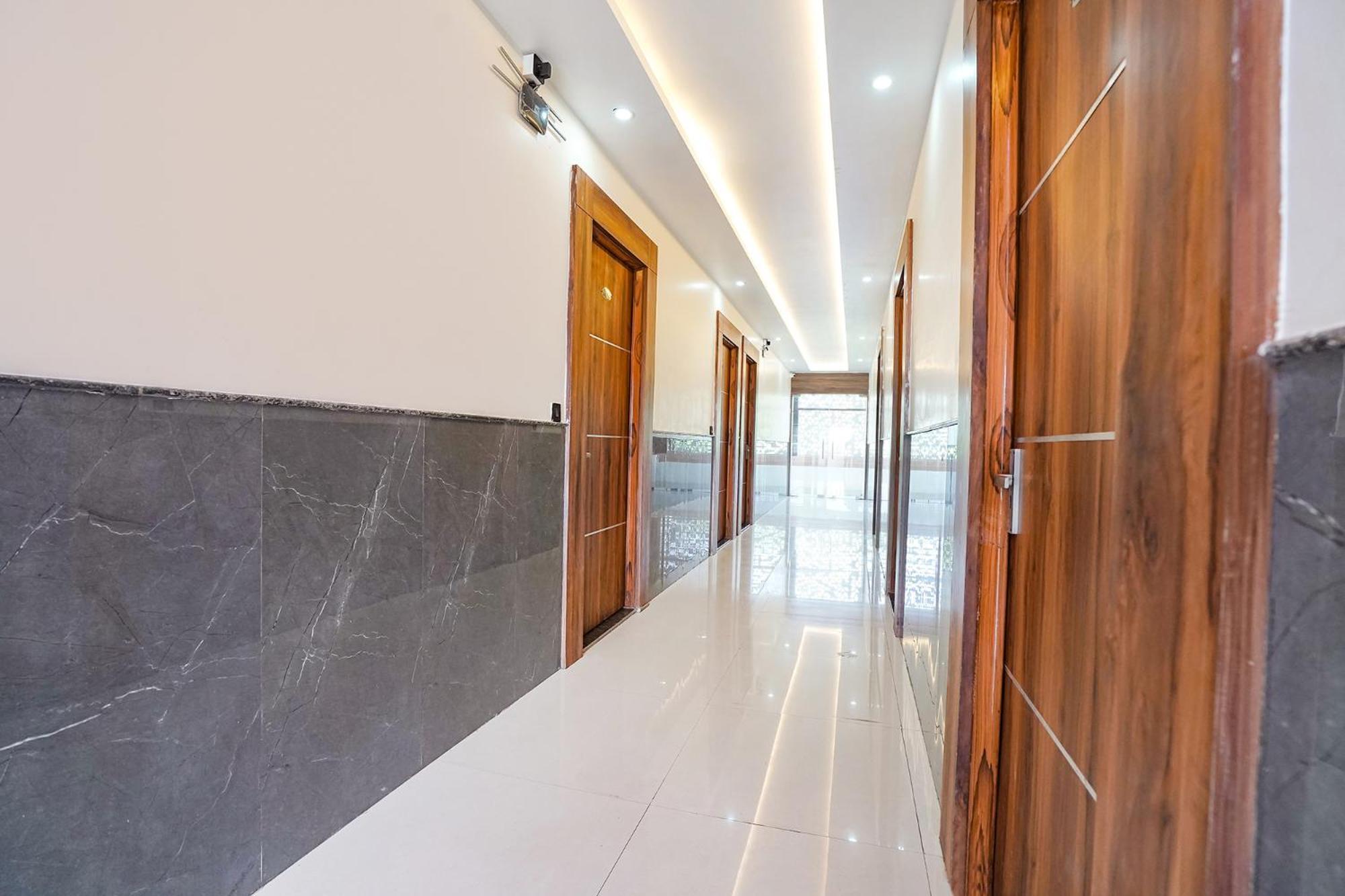 Fabhotel The Vrindavan Inn Bagian luar foto